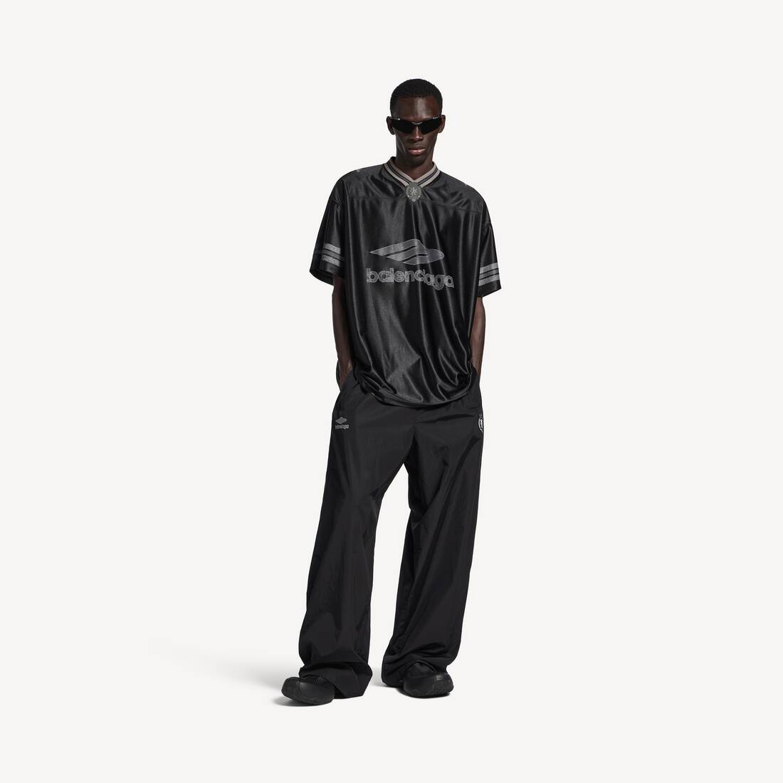 Herrarnas 3b fotboll V-hals T-shirt oversized i svart/antracit