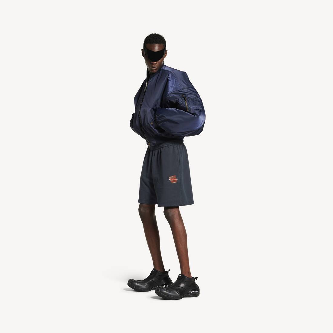 Herrarnas taped Balenciaga-bakshortar i släckt svart