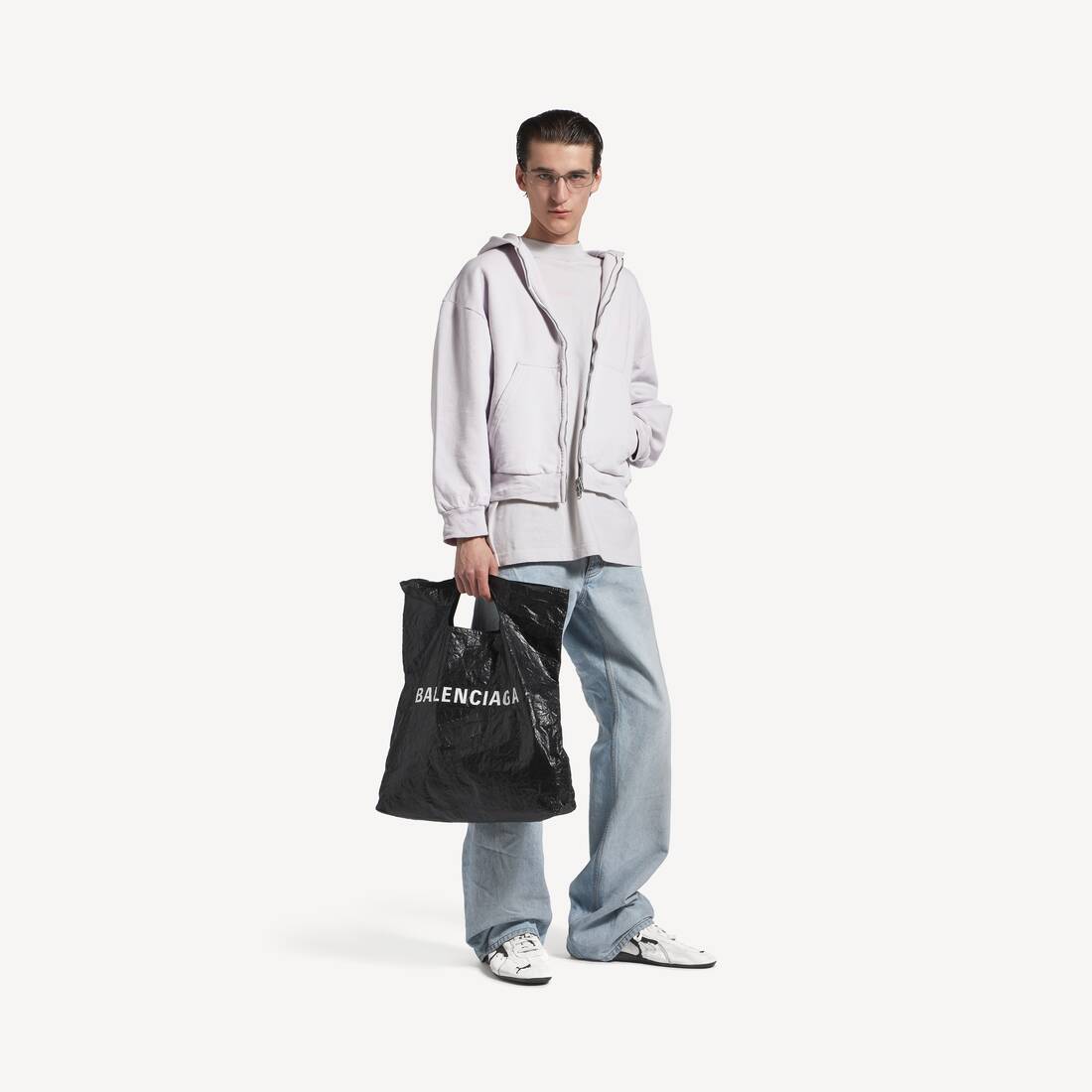 Herrarnas Balenciaga bakåt-zipad halsduk i regelbunden passform i smutsig vit/babyrosa