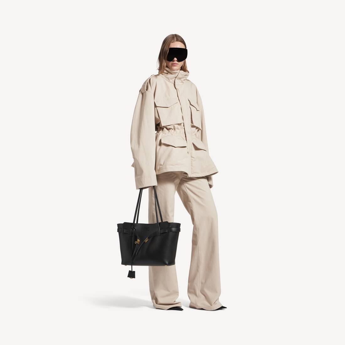 Kvinnas hourglass-parka i ljus beige