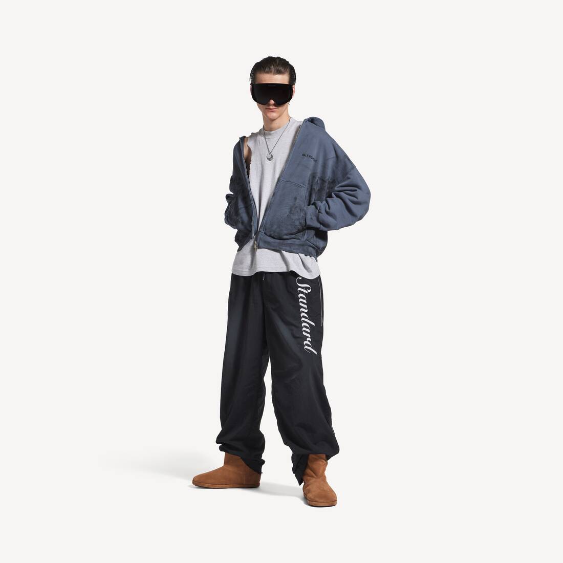Herrarnas Balenciaga bakåt- och uppdragna tröja i fadead mörkblått/svart