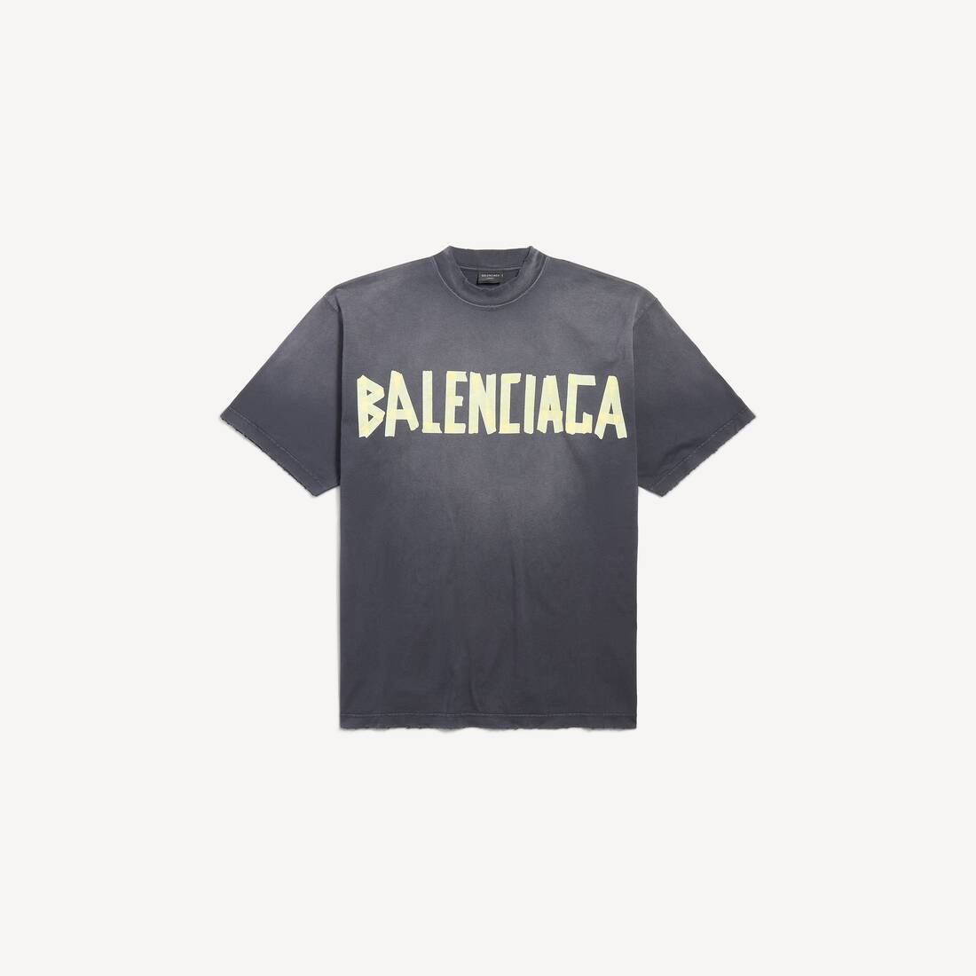 Tape Type-T-shirt Medium Fit i Svart Faded