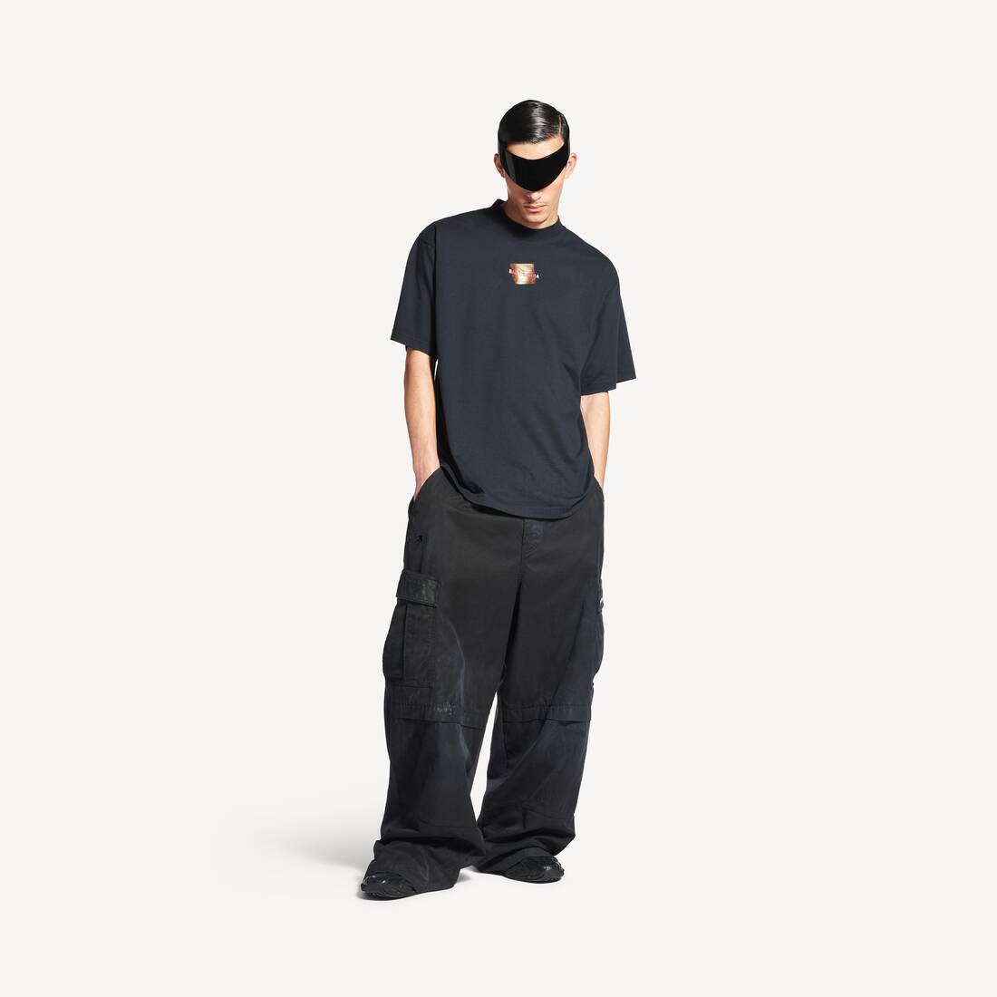 Herrars taped Balenciaga bak T-shirt medium fit i blekad svart/vit/röd
