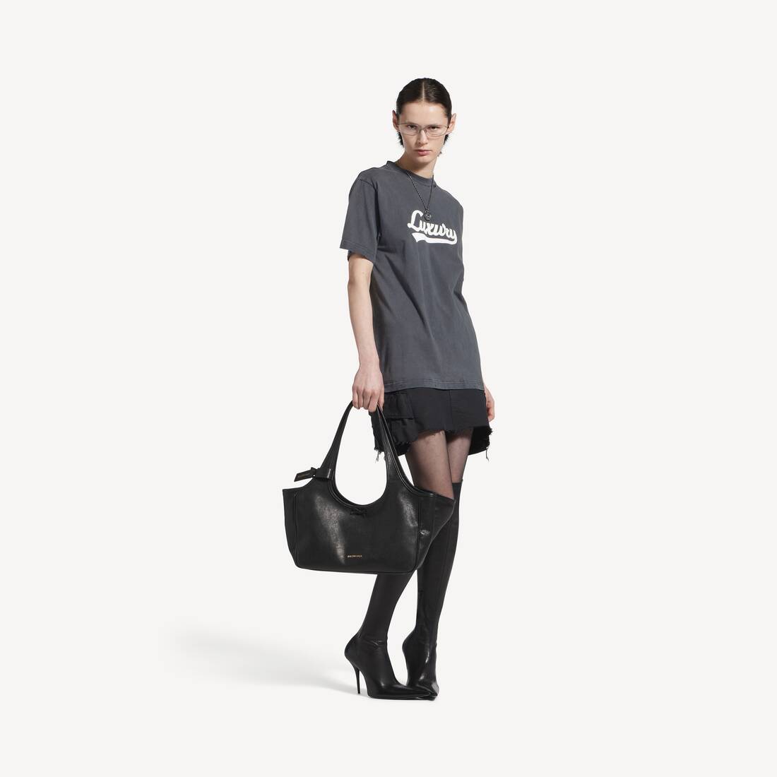 Damas lyxskrift hybrid T-shirt cargokjol i svart