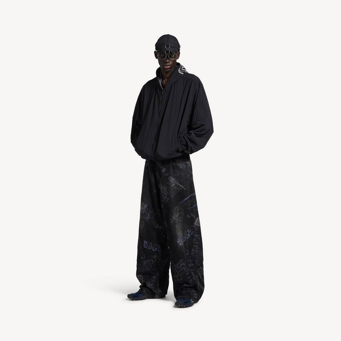 Herrars minimalistiska släppande byxor i svart
