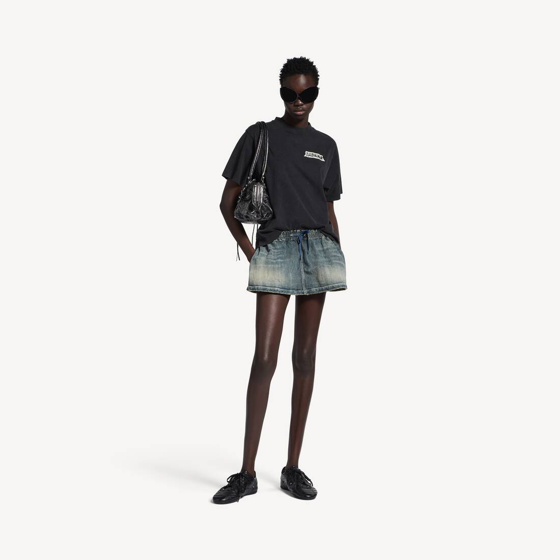 Damens maskeringstapet T-shirt Medium Fit i släckt svart
