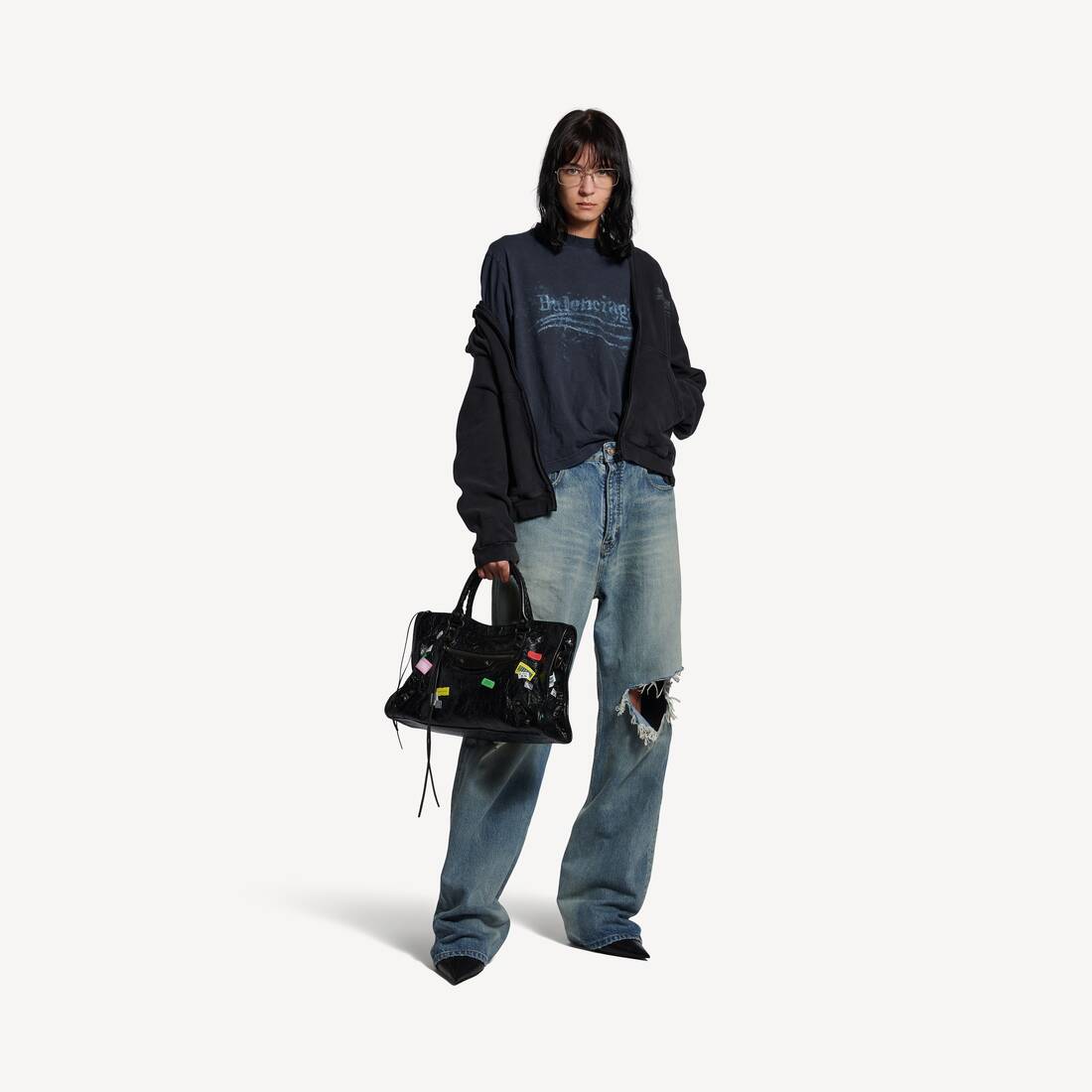 Damas tvättade krönt politisk T-shirt medium passform i släckt svart