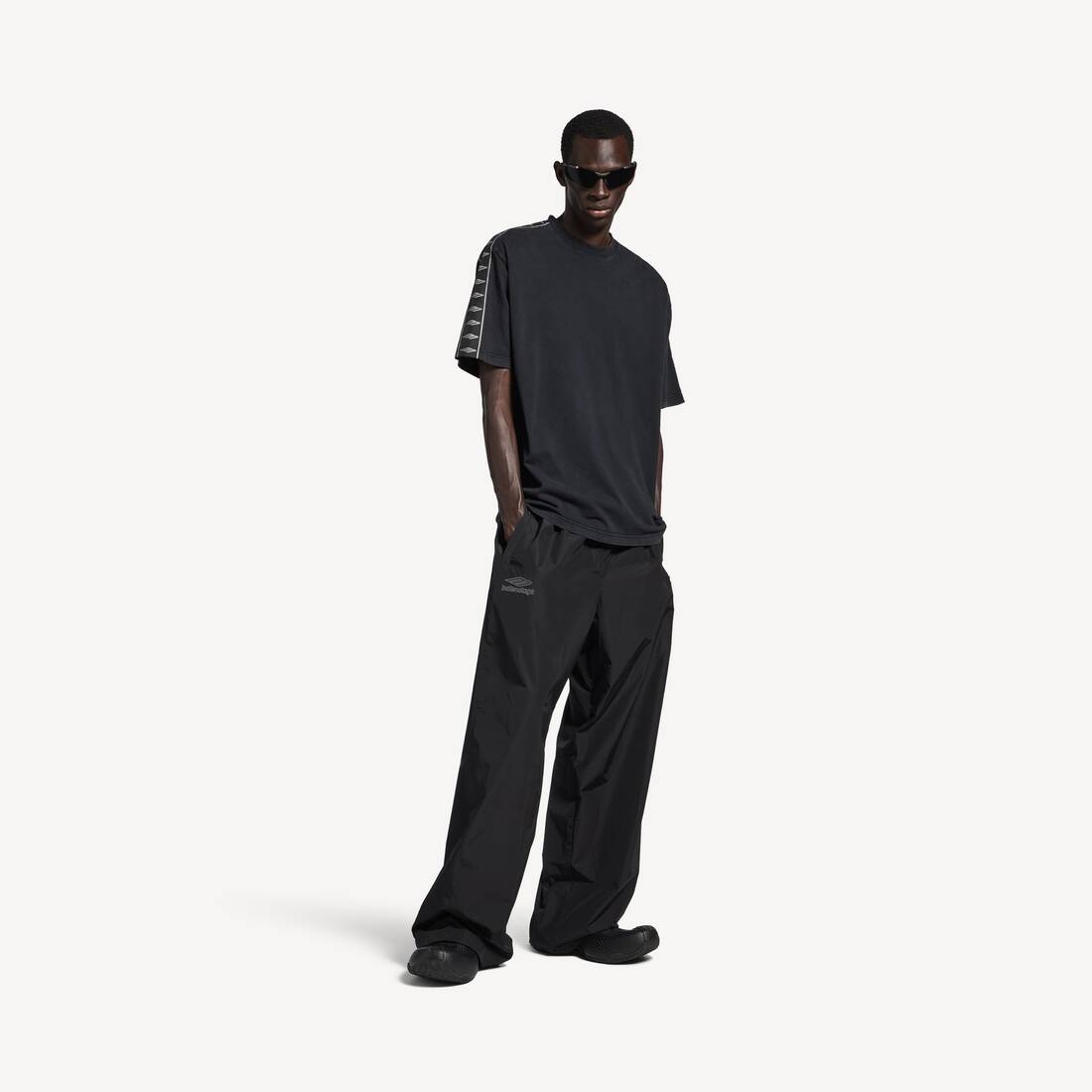 Herrarnas streck T-shirt medium fit i släckt svart