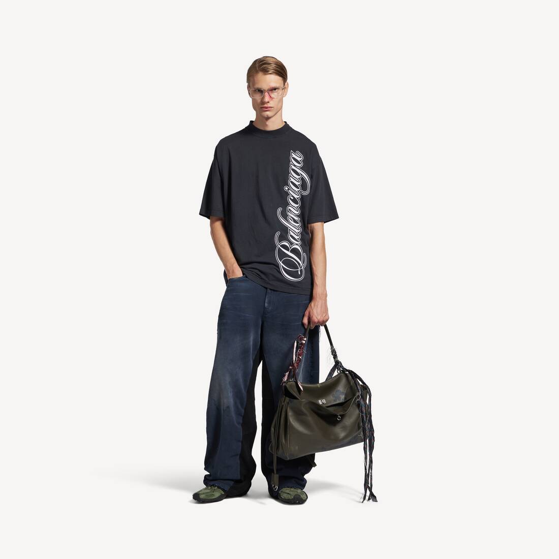 Mans kursive T-shirt medium fit i svart/vitt