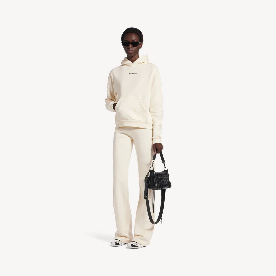 Damhjälm för Balenciaga med medeltyp i cream