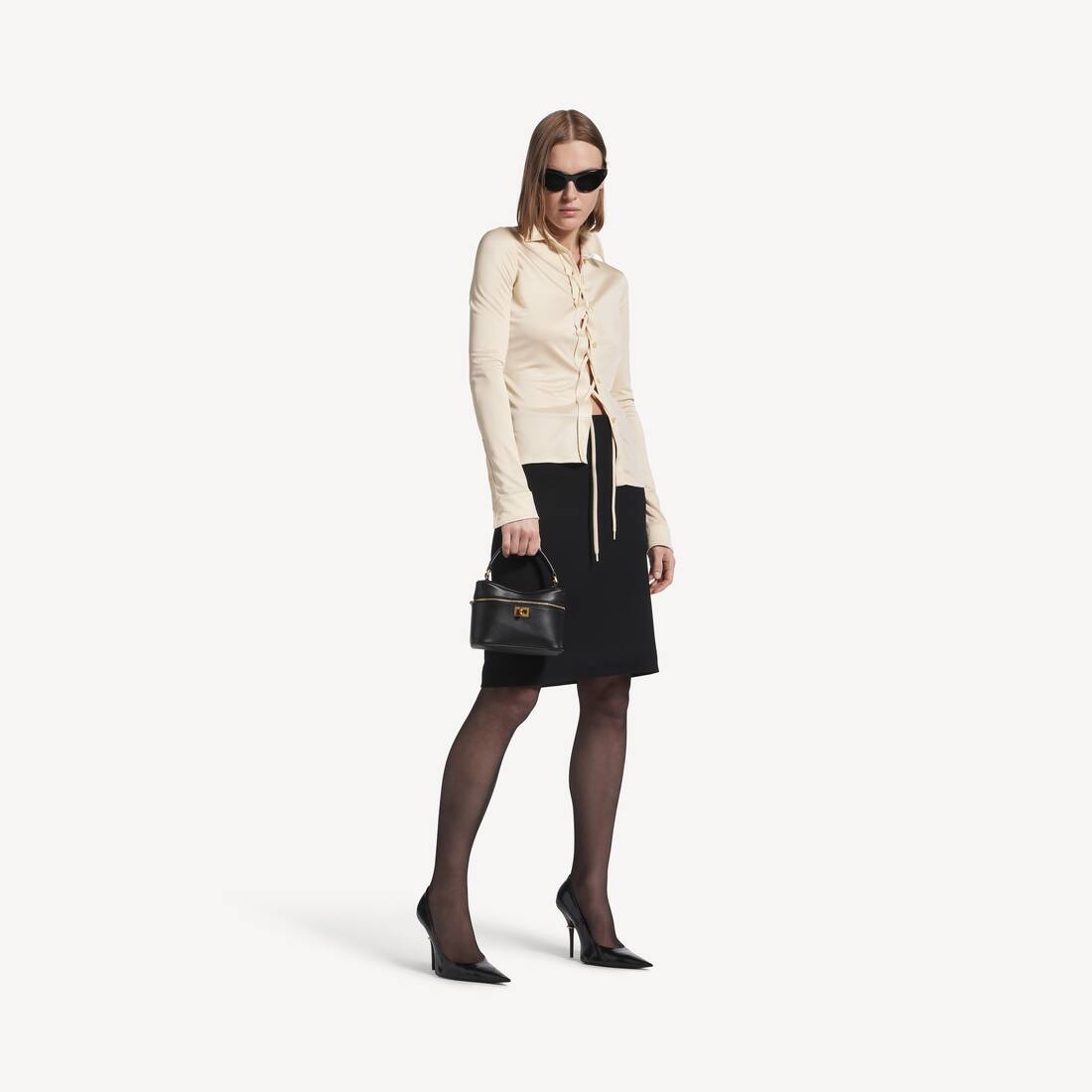 Kvinnas knäppshirt i champagnebeige