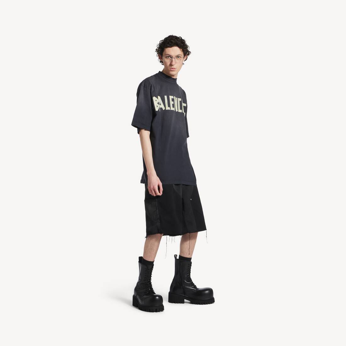 Tape Type-T-shirt Medium Fit i Svart Faded