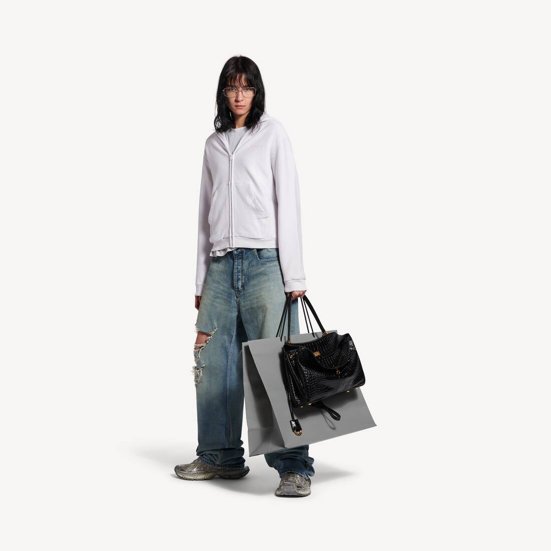Damhjälm från Balenciaga med bakåt dragslits i regelbunden passform i smutsig vit/babyrosa