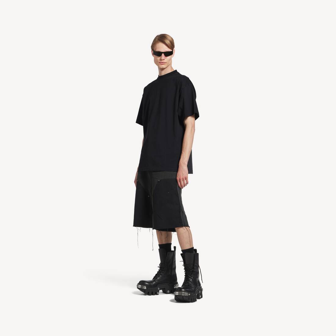 Herrars säkerhetstape logot-shirt oversized i svart blekt/röd