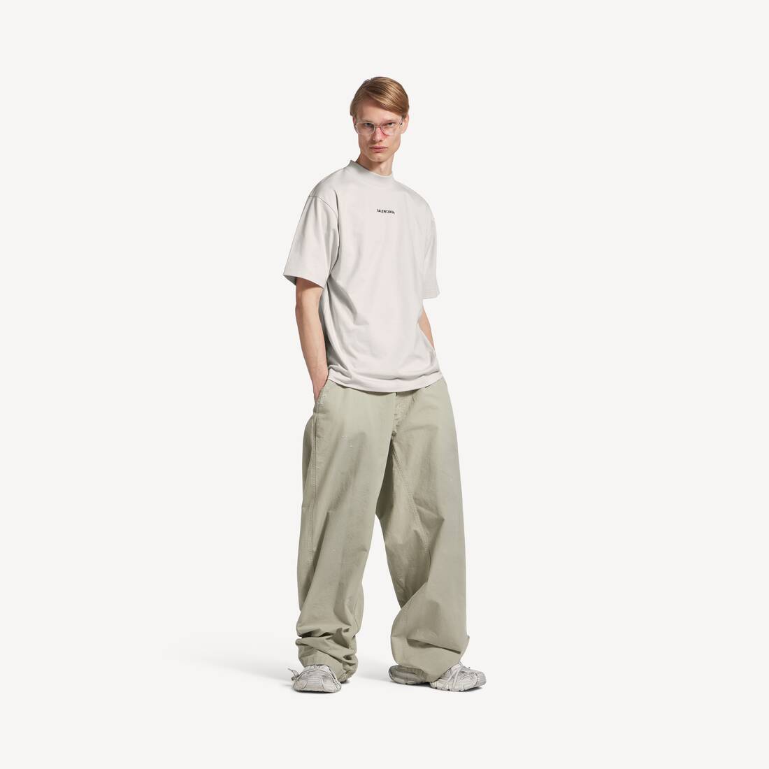 Ny Balenciaga bak T-shirt medium fit i off-white